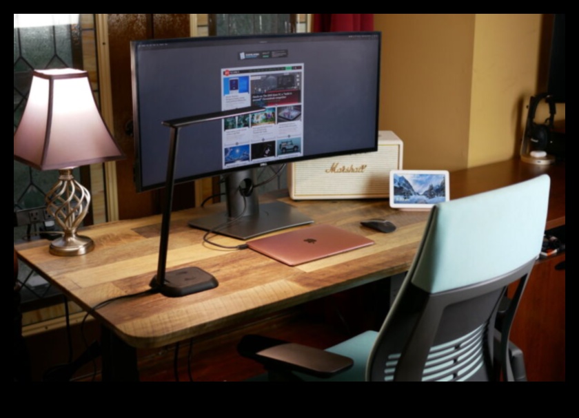 Klēpjdatora galda dizains: piederumi produktīvas darbvietas izveidei