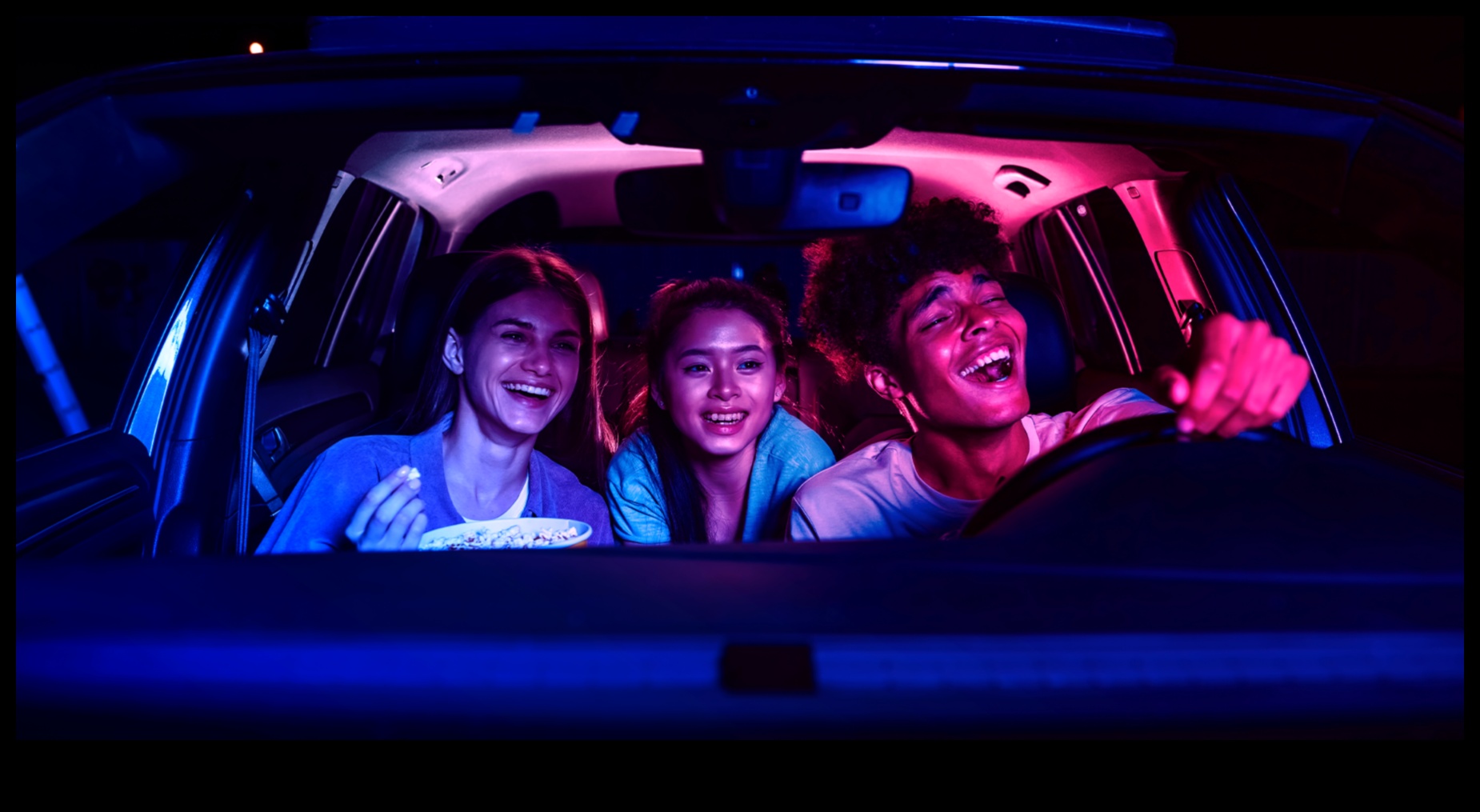 Iespaidīgs automašīnā ievietots video — Ceļiem gatavas izklaides nākotne 3 Iespaidīgs video automašīnā: Automašīnas video elektronika izklaidei, kas gatava darbam