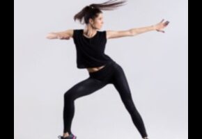 Dejošana darbībā: ritmiskas iesildīšanās kustības jautram sākumam