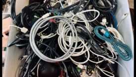 Kabeļu haosa vairs nav: organizatoriskie piederumi sakoptām telpām