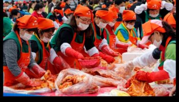 Kimči karnevāls: ienirstiet Korejas raudzēto gardumu pasaulē