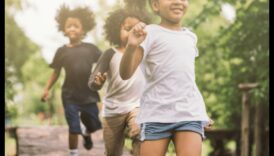 Rotaļlaukuma spēks: izmantojiet enerģiju, veicot bērnu vingrinājumus brīvā dabā